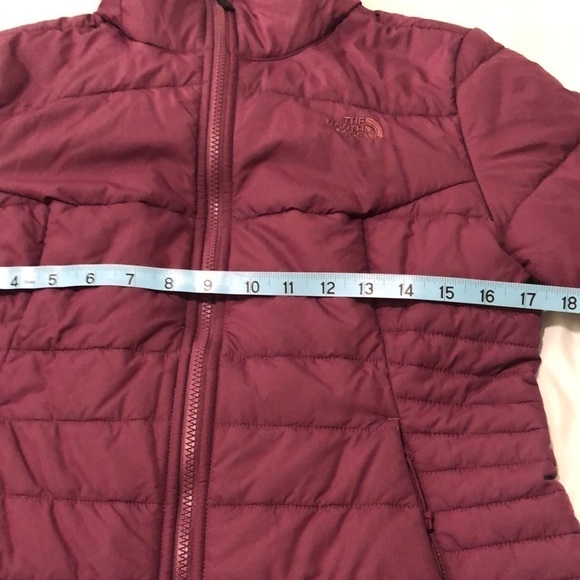 The North Face jacket in plum purple with from zipper pockets &  inside pockets - Picture 3 of 14